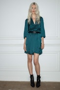 Abito Remember Satin - Abito in raso verde con scollo scaldacuore donna