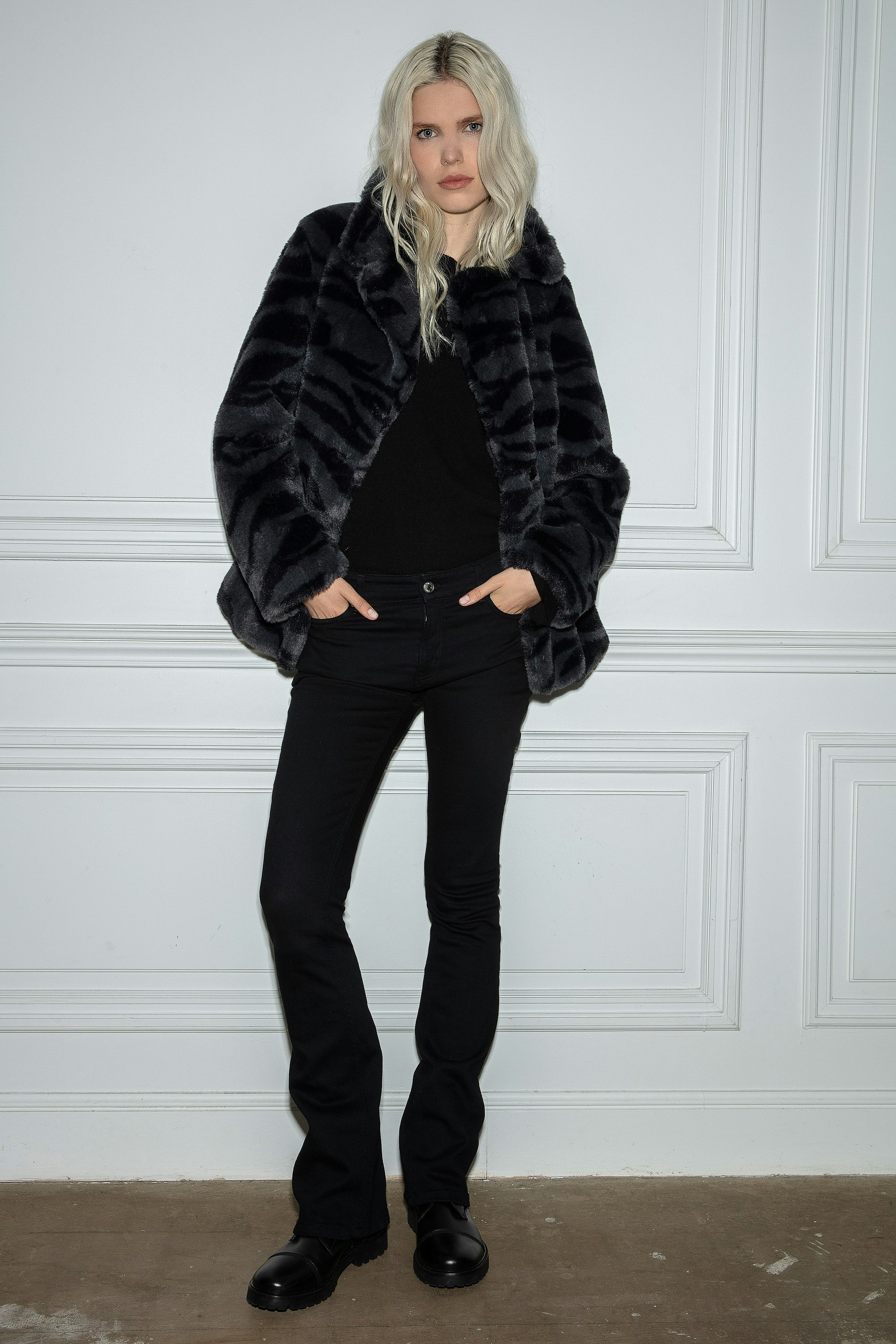 Fera Coat Women’s black faux fur coat with tiger print 