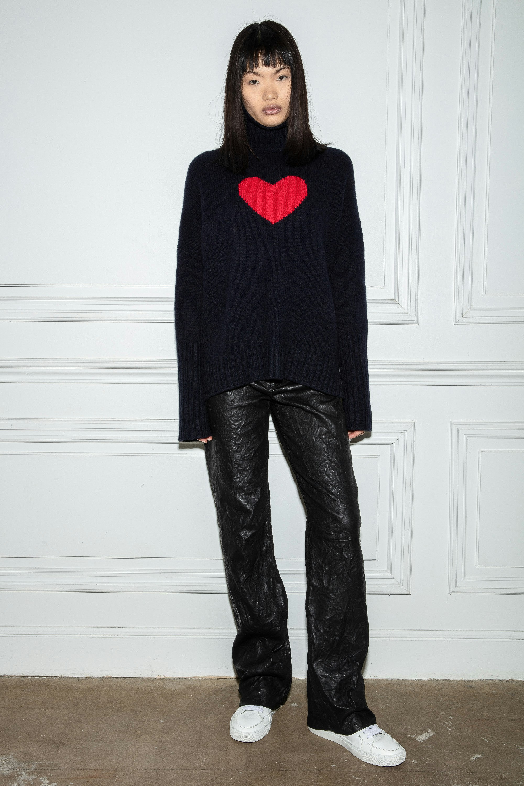 Alma ニット Women’s navy blue merino knit jumper with contrasting heart and high collar