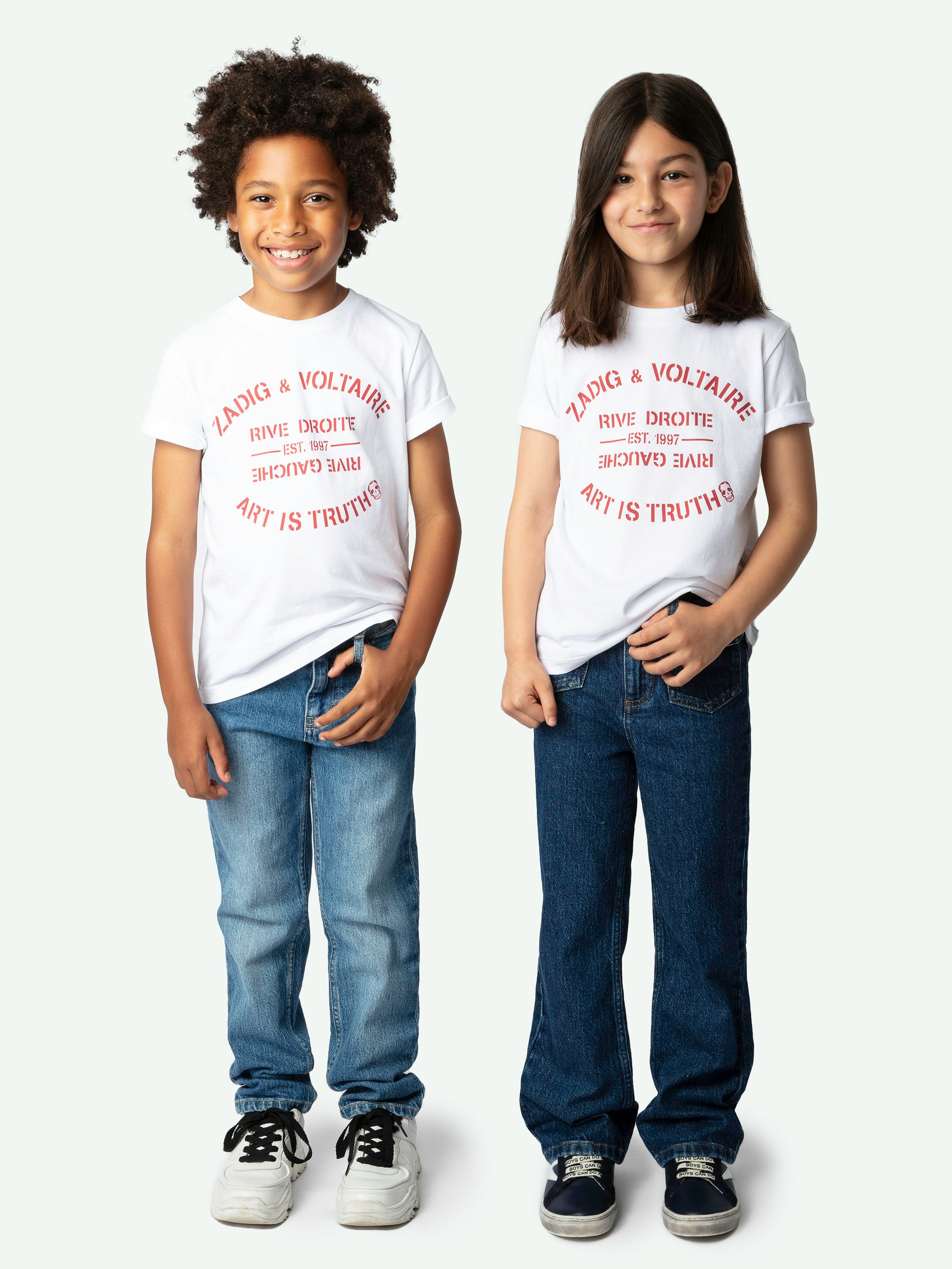 Camiseta Kita con Escudo Niño - Camiseta blanca de punto de algodón ecológico decorada con un escudo estampado para niño.