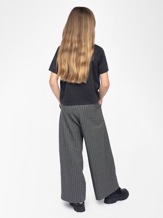 Amber Girl's T-shirt - Round neck t-shirt, regular fit, logo printed on the front.