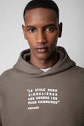 Sudadera Sanchi Photoprint - Sudadera con capucha de algodón de color bronce con estampado de texto e impresión fotográfica en la espalda para hombre