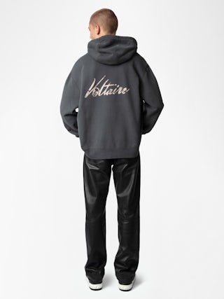 Felpa Sacha - Felpa grigia in tessuto felpato con zip, cappuccio, maniche lunghe e stampa "Voltaire" sul retro.
