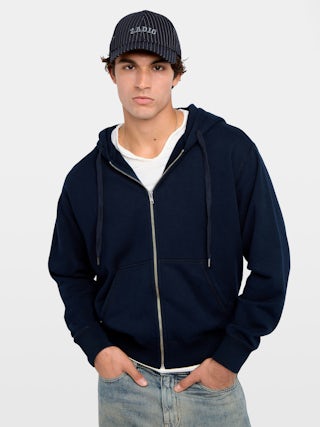 Sweatshirt Sacha - Sweatshirt à capuche avec broderie au dos.