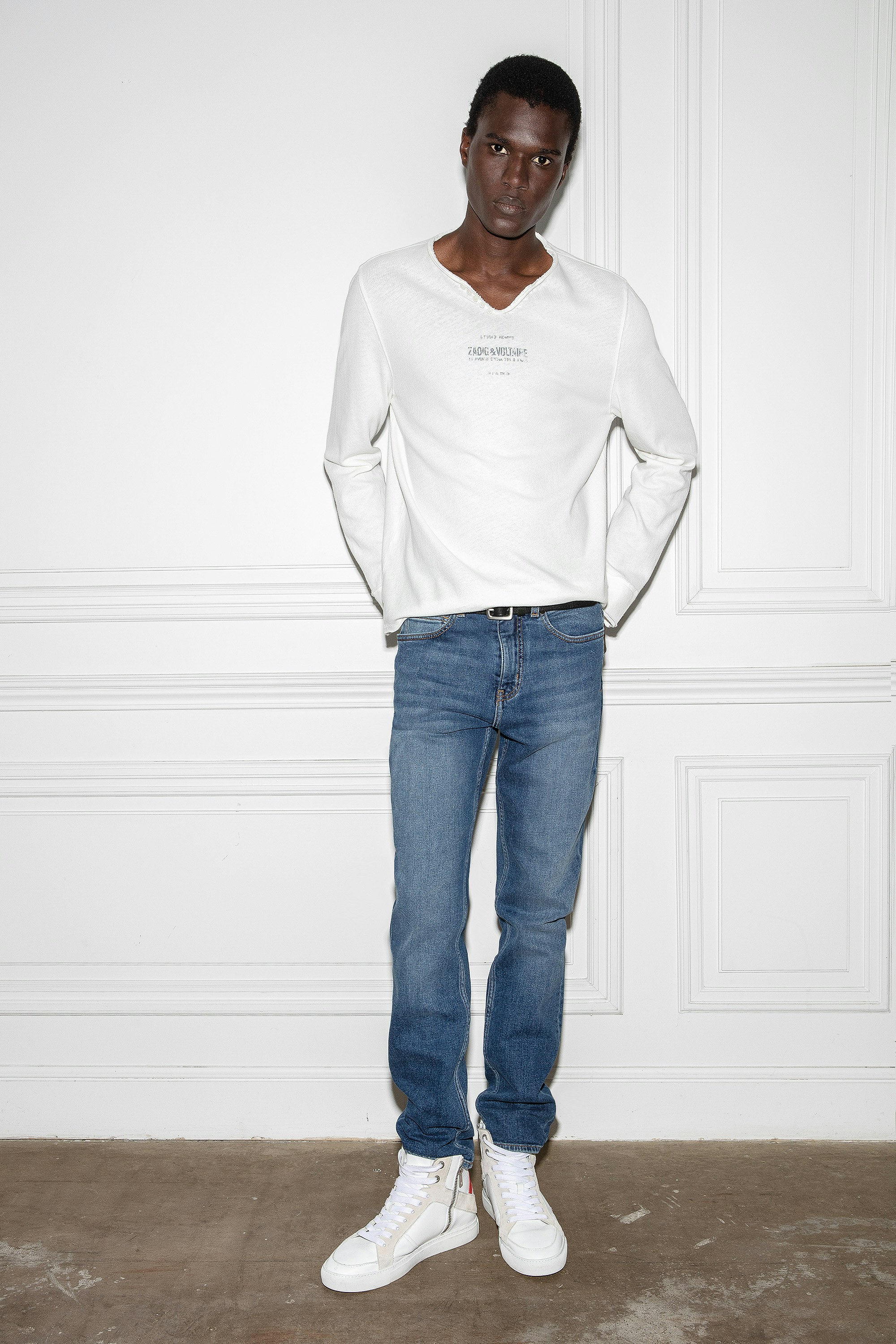 Monastir Henley T-shirt - Men's white washed linen T-shirt with Henley neckline and printed Studio Homme insignia.