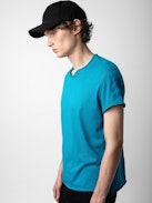 Camiseta Tunecina Monastir Arrow - Camiseta azul cerceta de algodón con cuello tunecino con mangas cortas y flechas en la manga izquierda.