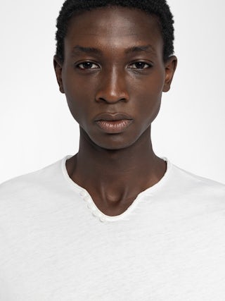 Henley T-shirt Monastir - Long-sleeved henley t-shirt with printed design on the back.