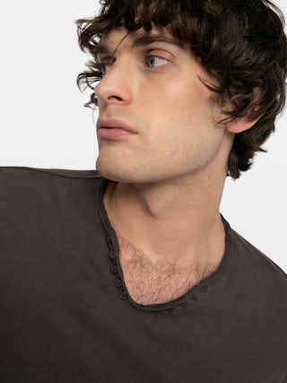 Henley T-shirt Monastir - Short-sleeved Henley T-shirt with back print.