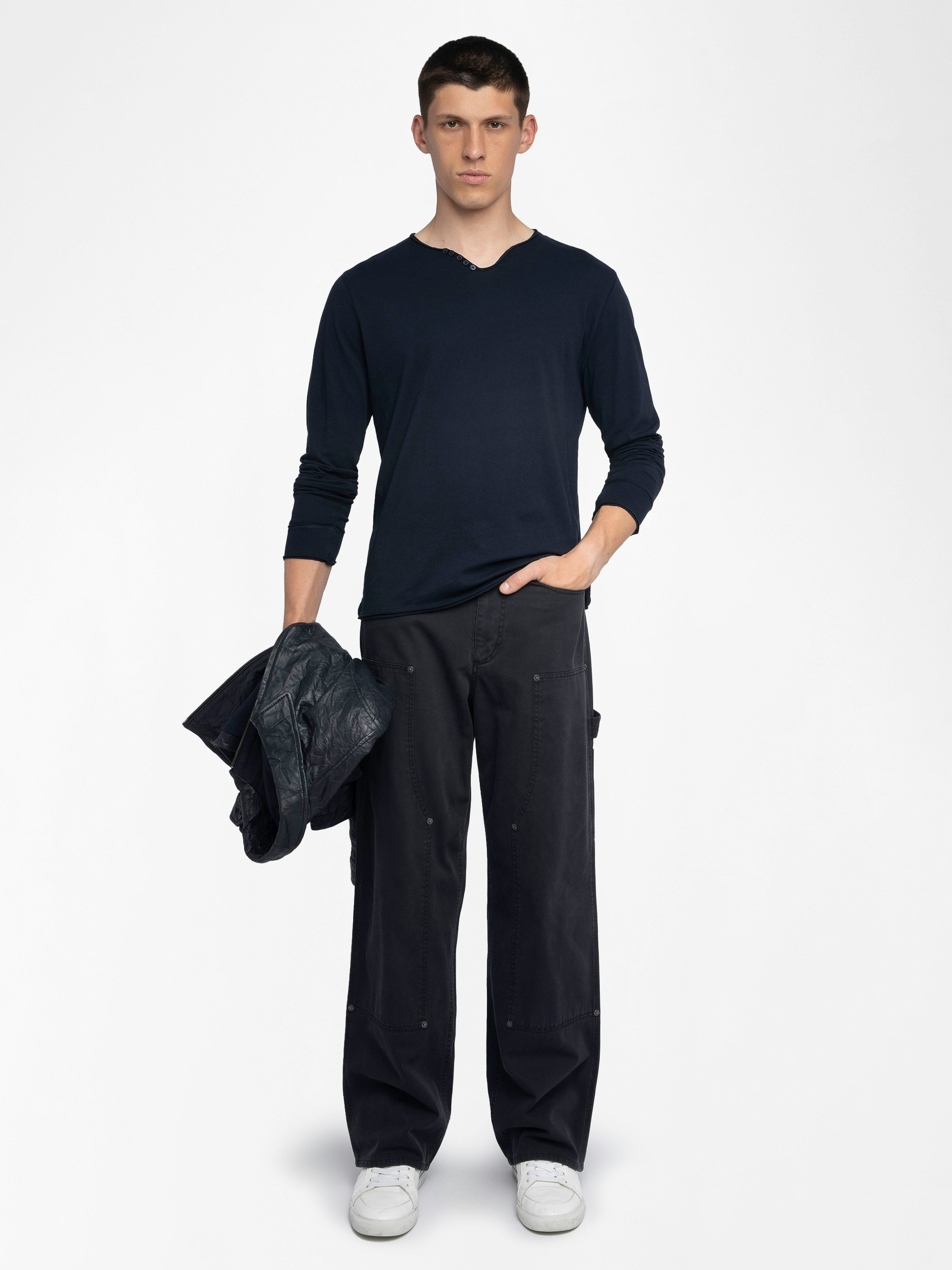 Tunisien Monastir - Long-sleeved Henley T-shirt with print on the back.