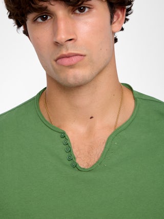 Henley T-shirt Monastir - Short-sleeve Henley T-shirt with customized details.