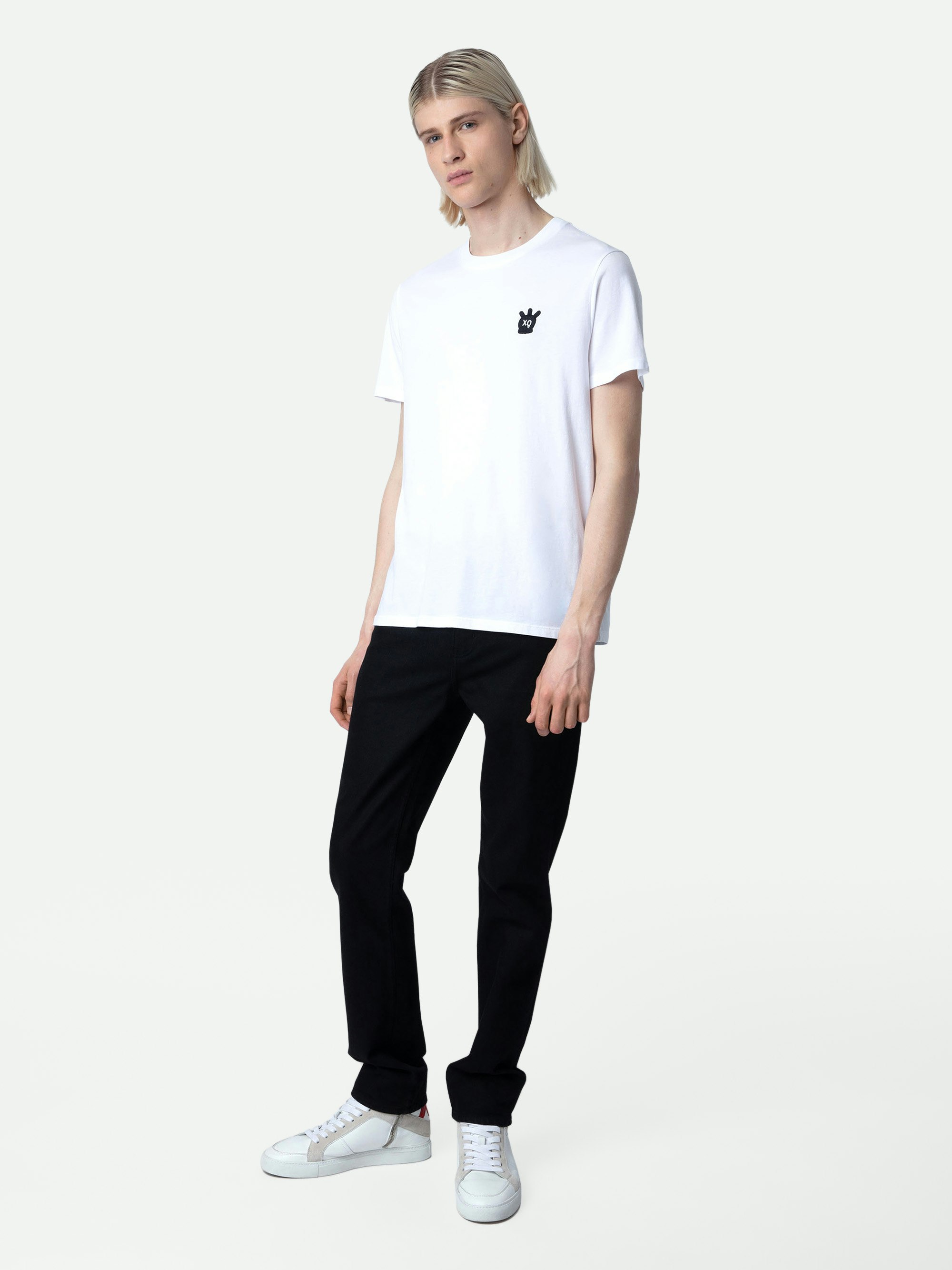 Camiseta Tommy Skull XO - Camiseta blanca de algodón para hombre con parche de calavera XO en el pecho.