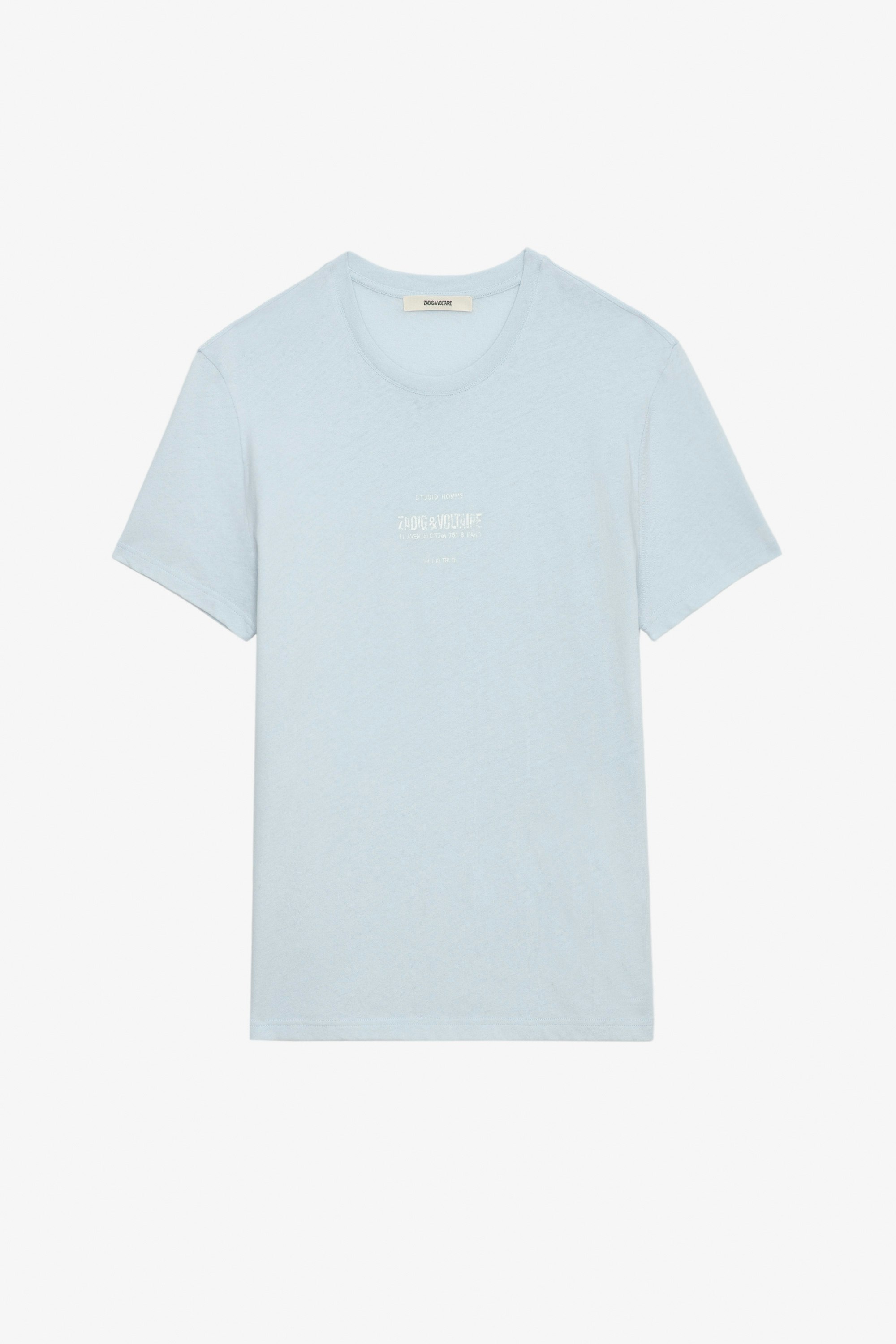 Camiseta Jetty - Camiseta de lino lavado en color azul cielo con mangas cortas y escudo Studio Homme estampado.