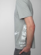 Camiseta Ted Tag - Camiseta de algodón ecológico en color gris con detalles decorativos de Humberto Cruz.