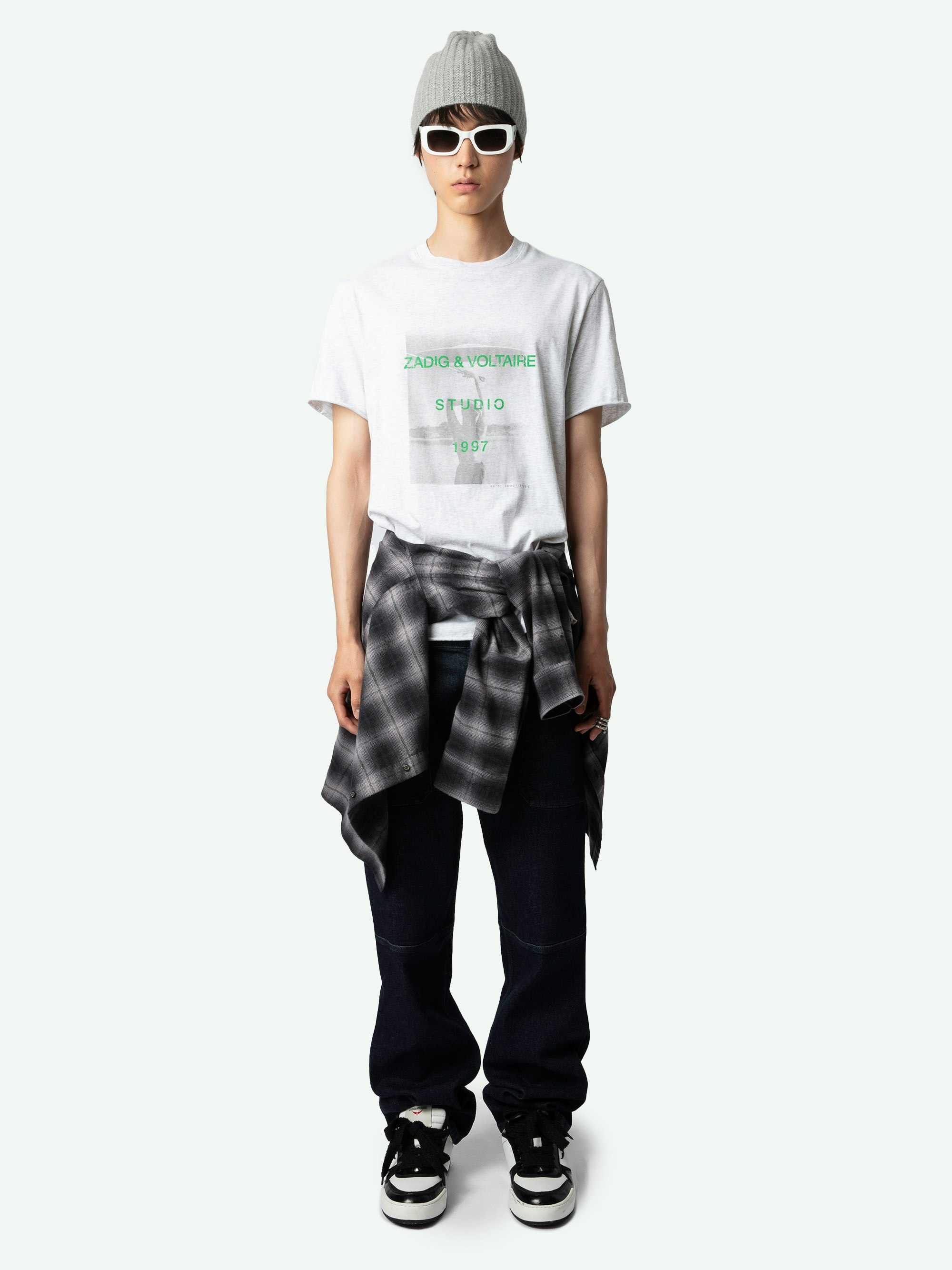 T-shirt Ted Photoprint - T-shirt en coton biologique gris chiné clair à manches courtes et imprimé photoprint Studio Woman à l'avant.