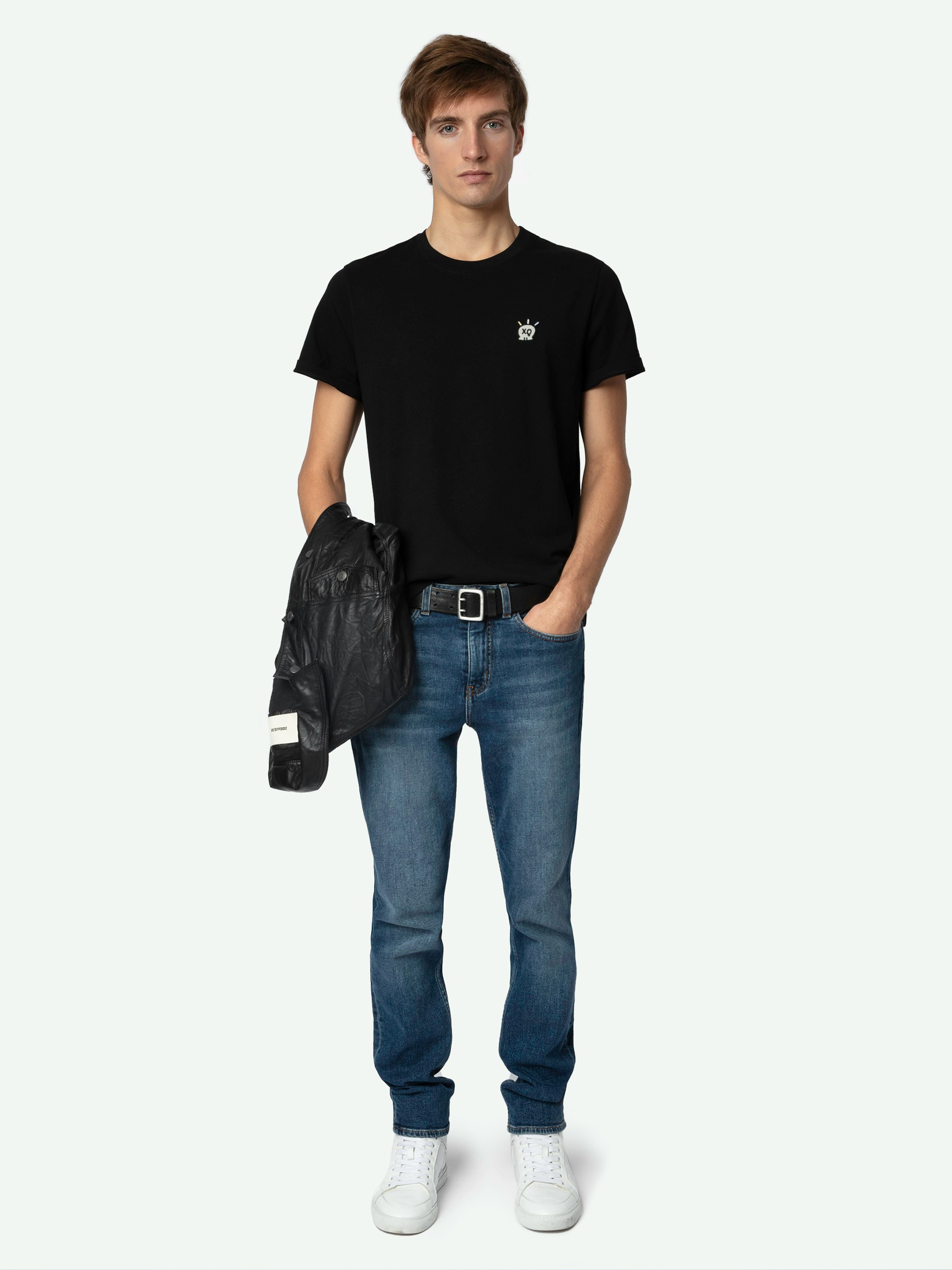 T-Shirt Tommy Skull XO - Schwarzes Herren-T-Shirt aus Baumwolle, verziert mit einem Skull-XO-Patch auf der Brust.