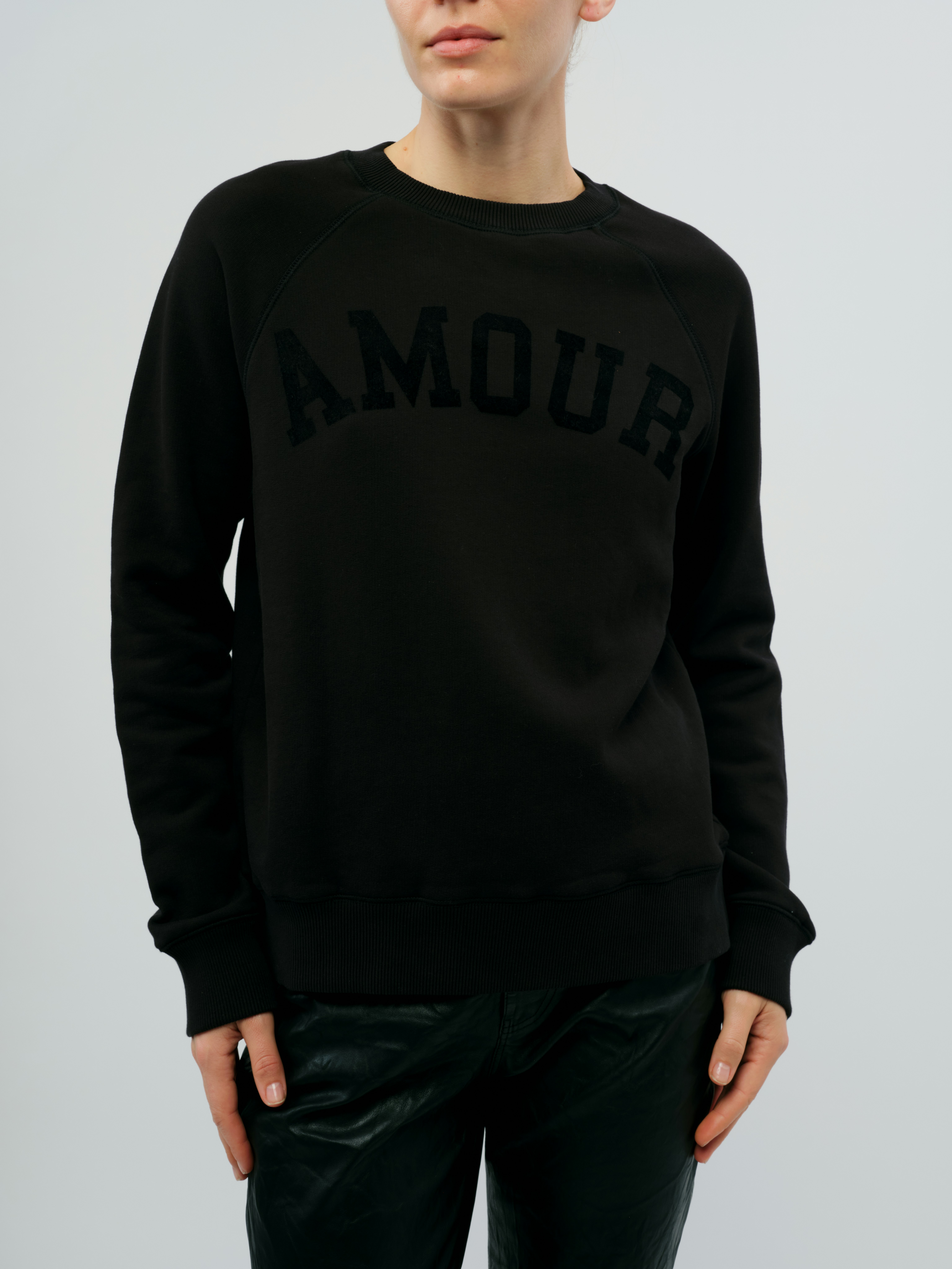 Upper Amour Sweatshirt - Casual sweatshirt with a heart motif.