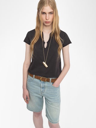 Tuni Henley T-shirt - Short-sleeved henley t-shirt with rhinestone wings on the back.