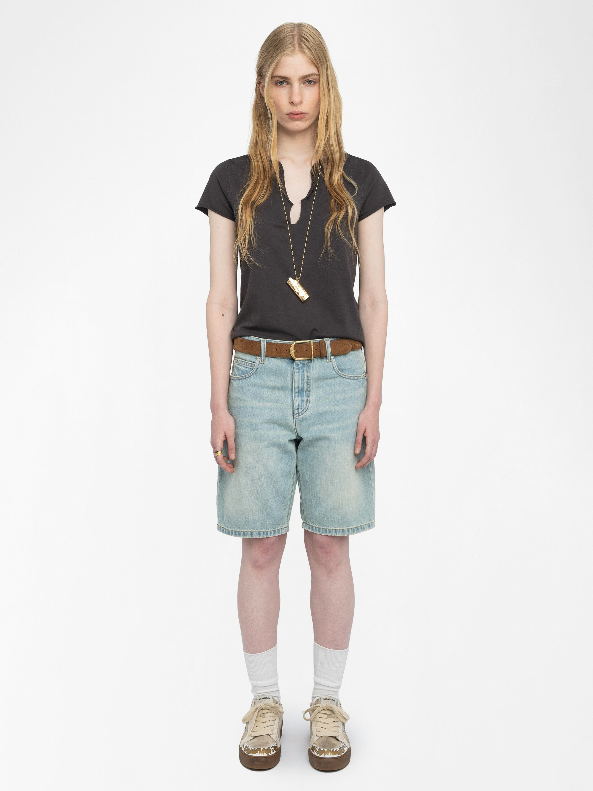 Henley T-shirt Tuni - Short-sleeved henley t-shirt with rhinestone wings on the back.