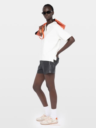 Henley T-shirt Meg - Short-sleeve V-neck henley t-shirt with worn effect.