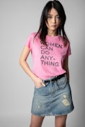 T-shirt Walk Women can do anything - T-shirt aus rosafarbener Baumwolle „Women can do anything“ für Damen