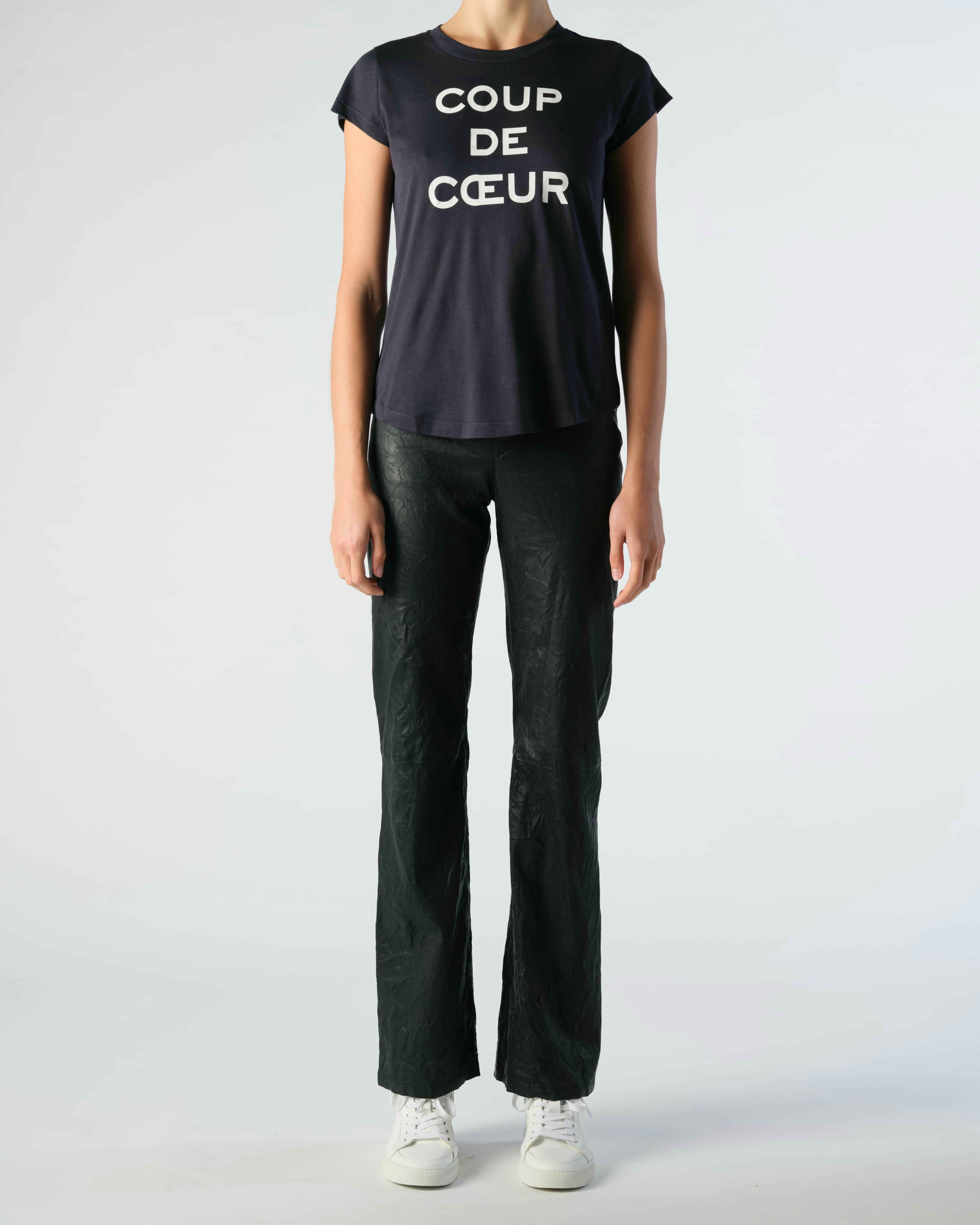 Woop Coup De Cœur T-Shirt - Women's navy t-shirt with "COUP DE CŒUR" print on front.