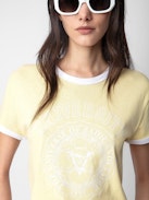 T-shirt Walk - Camiseta de algodón en color amarillo claro con mangas cortas, con motivo universitario y bordes de contraste.