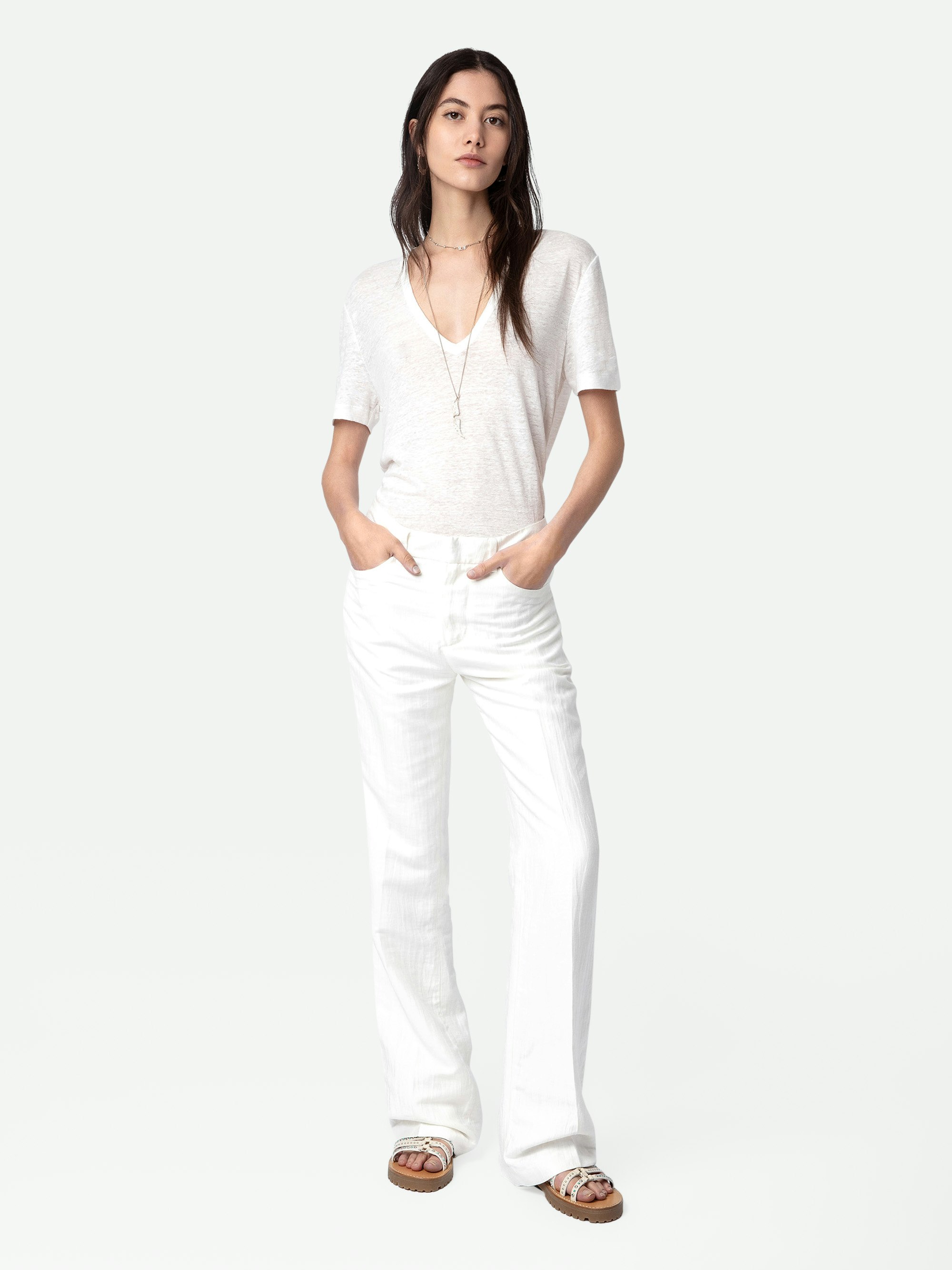 T-shirt Wassa Lin - T-shirt en lin biologique blanc à col V et manches courtes.
