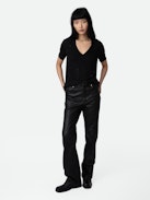 T-shirt Wassa - T-shirt nera con collo a V, maniche corte e strass.