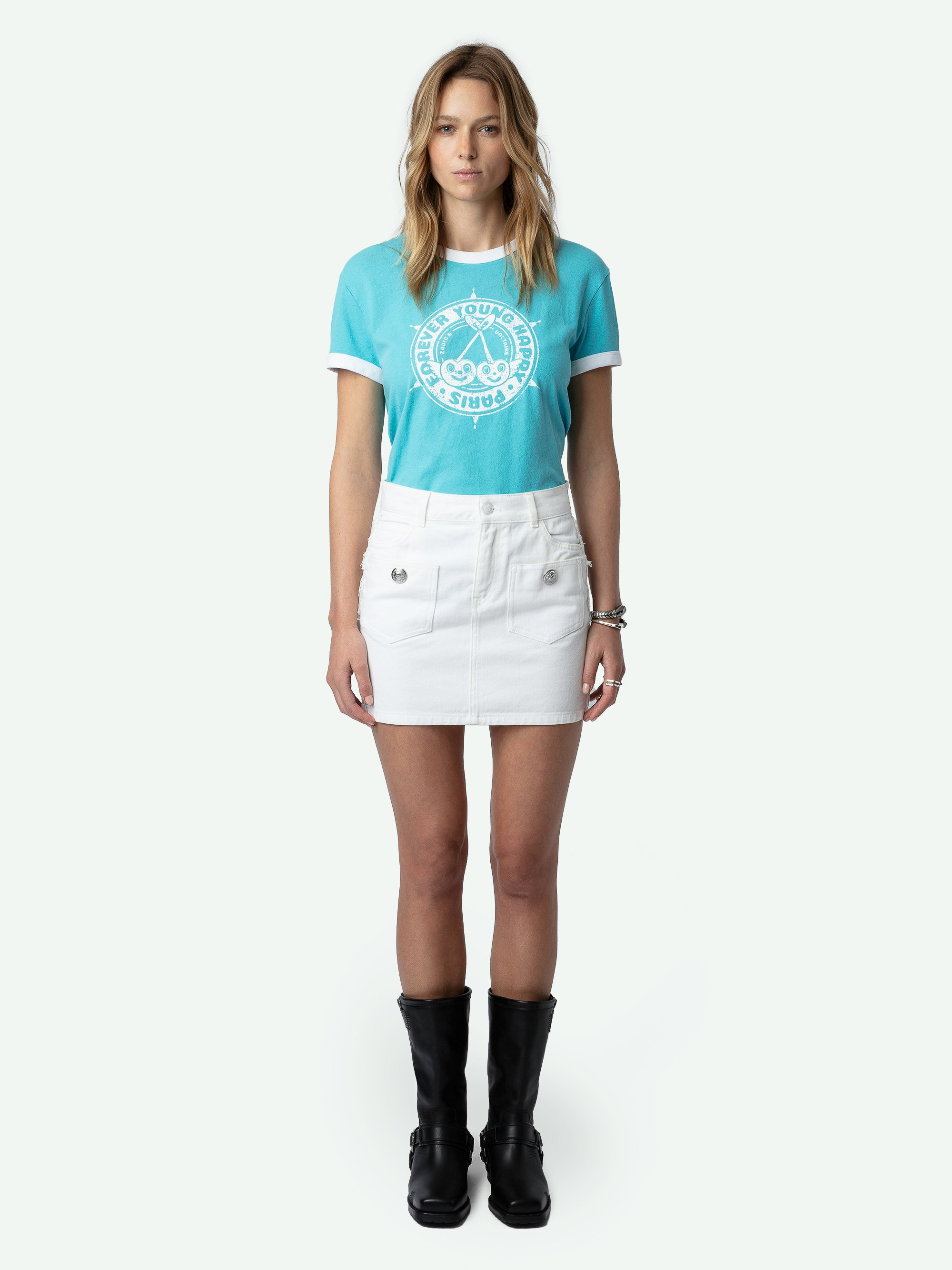 T-shirt Walk Stemma - T-shirt in cotone biologico blu con maniche corte e stampe di stemmi e ciliegie sul davanti.