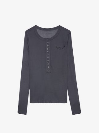 T-shirt Blair - T-shirt a maniche lunghe con chiusura a bottoni e ali sul davanti.