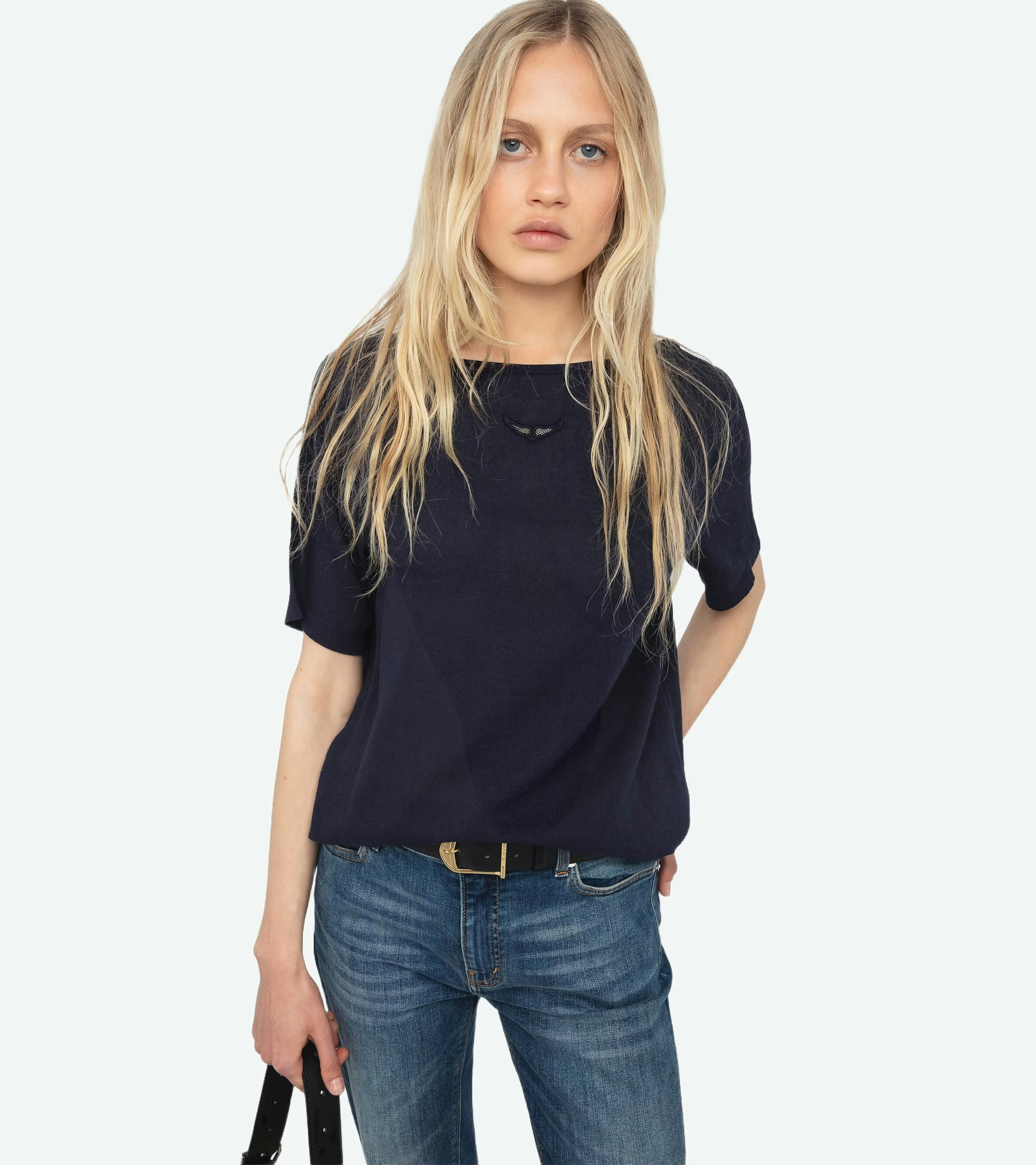 Ella T-shirt - Short-sleeved T-shirt with open back and drawstring with wing charms.