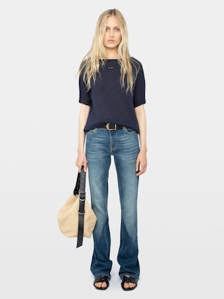 Camiseta Ella - Camiseta de manga corta con espalda abierta y cordón de ajuste con dijes de alas.