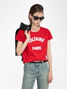 Camiseta Alys - Camiseta de manga corta con parche de texto en la parte delantera.