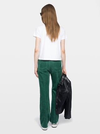 Camiseta Alys - Camiseta de manga corta con parche de texto en la parte delantera.