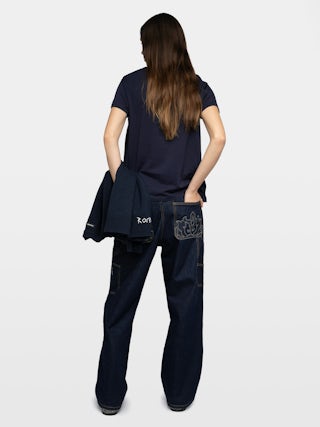 Walk T-shirt - Round neck t-shirt with short sleeves and rhinestone embellishment.