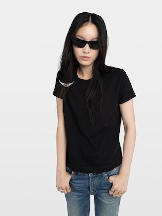 T-shirt Suzan - Pleated short-sleeve t-shirt with wing brooch.