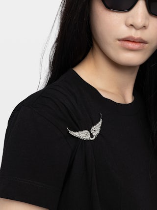 T-shirt Suzan - Pleated short-sleeve t-shirt with wing brooch.