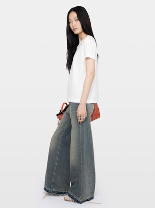 T-shirt Suzan - Pleated short-sleeve t-shirt with wing brooch.