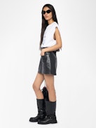 Canottiera Cloe - T-shirt senza maniche con strass sul davanti.