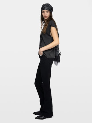 Cloe Tank Top - Sleeveless round neck t-shirt with print and small holes on the front.