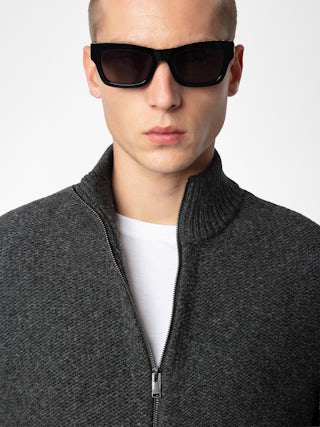 Cardigan Charly 100% Lana Merinos - Cardigan zippato in 100% lana merino grigio scuro con collo alto, maniche lunghe e motivo Skull sul retro.