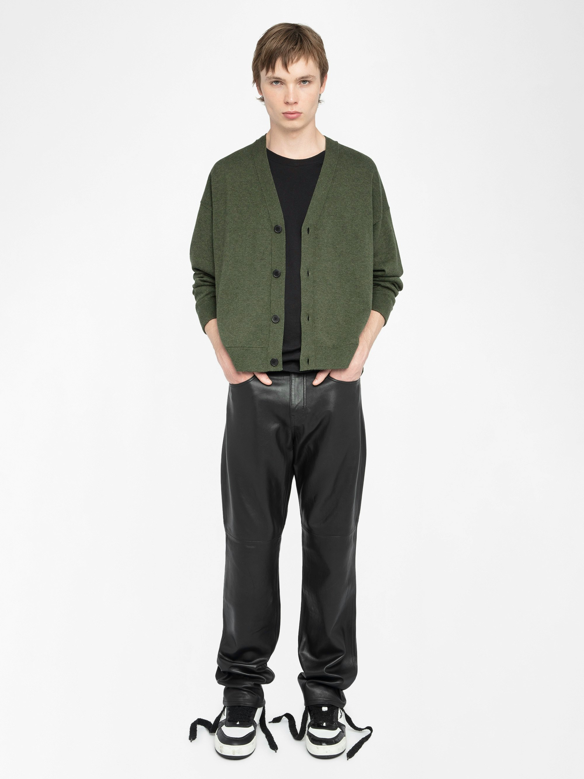 Mirko Cardigan - Long-sleeved buttoned cardigan, customised tag on the back.