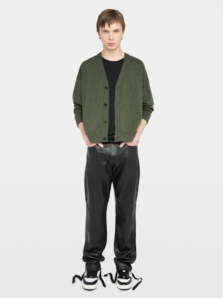 Mirko Cardigan - Long-sleeved buttoned cardigan, customised tag on the back.