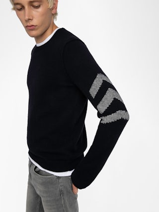 Kennedy Jumper 100% Cashmere - Long-sleeved black 100% cashmere jumper with arrow on left arm.