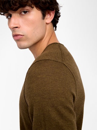 Teiss 100% Cashmere Jumper - Round neck jumper with long sleeves.