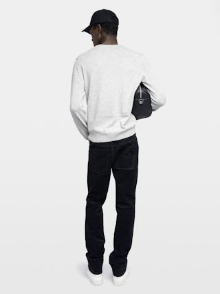 Kennedy Sweater - Sweater with round neck and heart embroidery on the front.