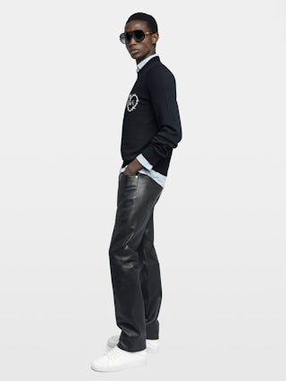 Kennedy Jumper - Jumper with round neck and heart embroidery on the front.