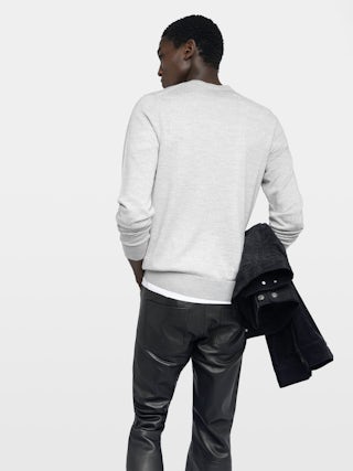 Kennedy Jumper 100% Merino Wool - Jumper with round neck and Voltaire writing on the front.