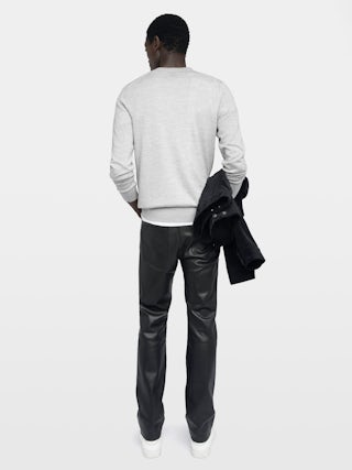 Kennedy Jumper 100% Merino Wool - Jumper with round neck and Voltaire writing on the front.