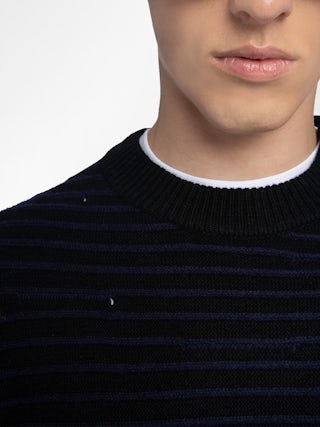 Spike Sweater - Striped sweater with round neck and buttons.